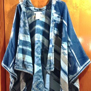 BCBGeneration Boho Hooded Poncho. OS Aztec Navajo Southwestern